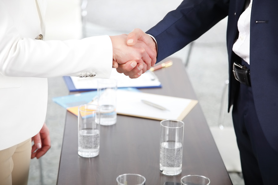 上海刑事案件律師：欠錢不還在網上曝光是否犯法的深度剖析