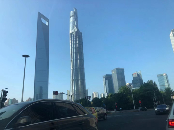 上海知名刑事律師所來講講臨時搬運工竊取鐵路托運物資構成盜竊罪還是職務侵占罪