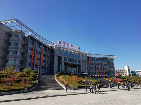 上海刑事案件著名律師來講講嫌疑人取保候審期間逃跑又投案的是否屬于自首