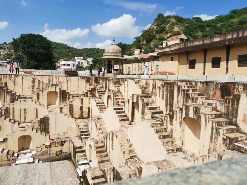 公司出納挪走公司資金屬于職務侵占嗎？嘉定刑事律師告訴您