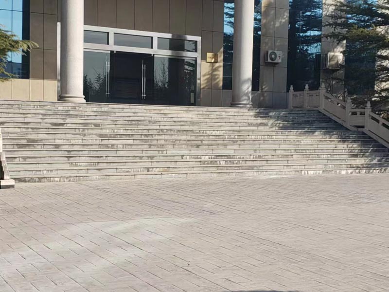 上海刑事案件著名律師來講講嫌疑人取保候審期間逃跑又投案的是否屬于自首