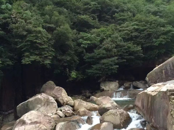 上海資深刑事案件律師來(lái)講講未成年人犯罪法定刑為三年以上能否免予刑事處罰