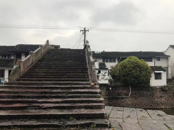 上海刑事犯罪律師一文解析關于共同犯罪案件同案犯在逃如何處理？