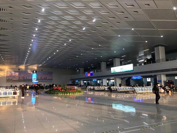 上海找刑事律師來(lái)講講在共同搶劫中未在現(xiàn)場(chǎng)的行為人應(yīng)否承擔(dān)責(zé)任