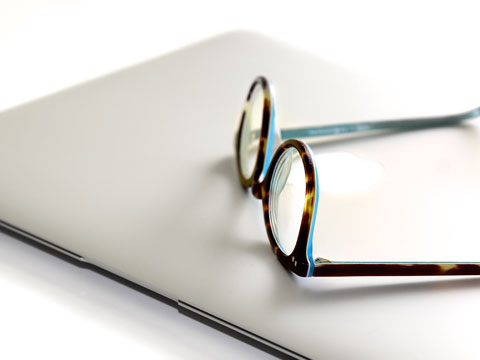 父親十多年前因為盜竊坐牢，我現在要看事業單